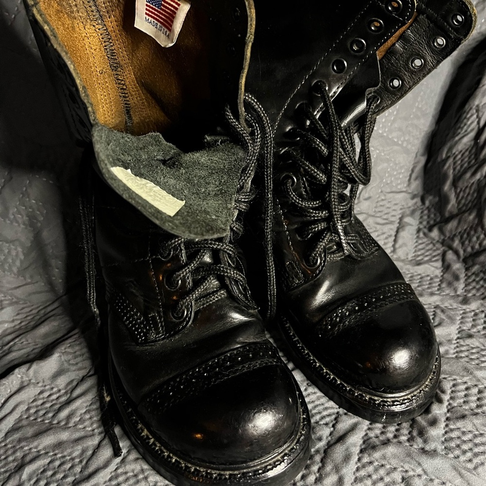 Black leather military jungle/jump boots excellent condition. Men’s size 7.